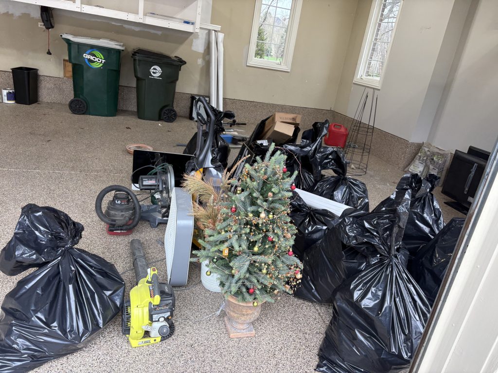 Garage Cleanout in Aurora, IL in Aurora, IL
