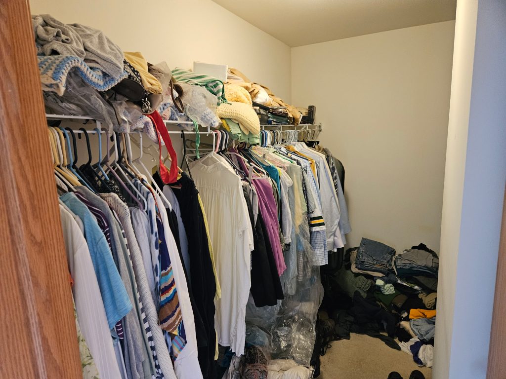 Hoarder Cleanout in Aurora, IL in Aurora, IL
