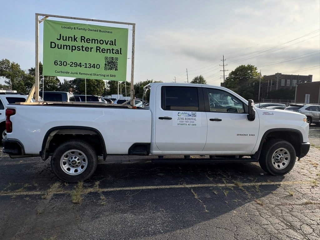 Junk removal crew serving Aurora, IL